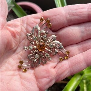 50s/60s 3 Dimensional Spray Style Layered Brooch Pin Gold Tone Rhinestones MCM